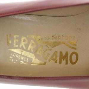 Salvatore Ferragamo パンチングレザーパンプス レッド