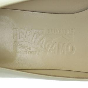 Salvatore Ferragamo パンプス ローヒール ラウンドトゥ ヴァラ リボン レザー 7 24.5cm ホワイト IBO16
