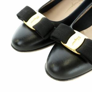 Salvatore Ferragamo パンプス ローヒール アーモンドトゥ ヴァラ リボン レザー 金具 4.5 22cm ブラック GY