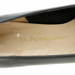Salvatore Ferragamo パンプス ローヒール アーモンドトゥ ヴァラ リボン レザー 金具 4.5 22cm ブラック GY