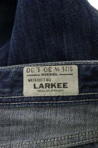 DIESEL LARKEE レギュラーストレートジーンズ ブルー
