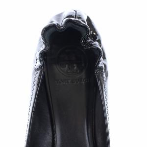 TORY BURCH ロゴプレートエナメルパンプス 7.5 ブラック