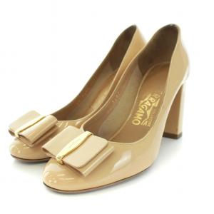 ヴァラエナメルパンプス 6C ベージュ