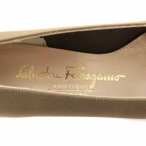 Salvatore Ferragamo ヴァラ パンプス チャンキーヒール ヌバック リボン 6 カーキ