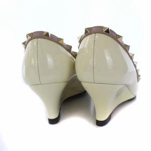 VALENTINO GARAVANI ロックスタッズ ウェッジソール パンプス ポインテッドトゥ エナメル 37.5 24.5cm ライトベージュ