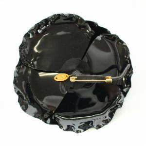 カメリア コサージュ ブローチ プラスチック 花 フラワー 黒 ブラック 