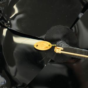 カメリア コサージュ ブローチ プラスチック 花 フラワー 黒 ブラック 