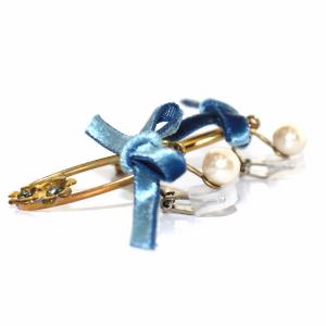 petite robe noire イヤリング 両耳 クリップ式 リボン ベロア 花 フラワー パール 真珠 オーバル ラインストーン ゴールド色 青 ブルー