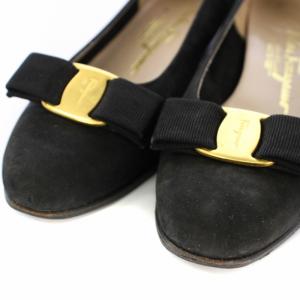 Salvatore Ferragamo ヴァラ パンプス ラウンドトゥ リボン スエード 7C 24.5cm 黒 /TK H