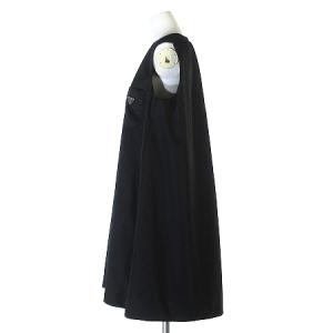PRADA 2019年 ワンピース ドレス フレア 膝丈 ノースリーブ ギャバジン ナイロン 三角プレート ロゴ 黒 ブラック 42