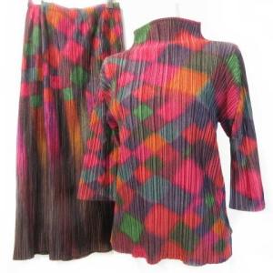 イッセイミヤケ 極彩色 プリーツ セットアップ ハイネック 総柄 赤 茶