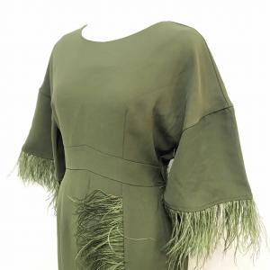 近年モデル フェザースリットドレスワンピース カーキ