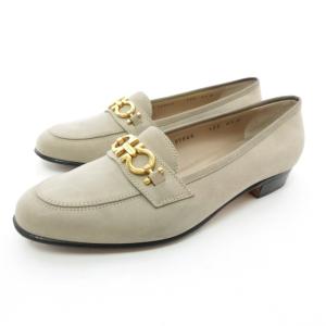 ガンチーニ パンプス フラットシューズ ロゴプレート ゴールド金具 ラウンドトゥ ベージュ