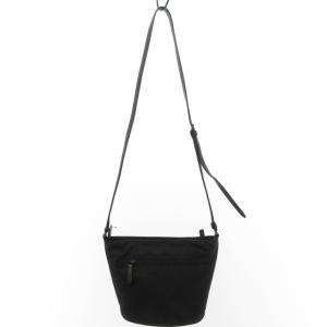 agnes b. ショルダーバッグ ポシェット 肩掛けカバン 斜め掛け 鞄 バケツ型 ワンポイントロゴ MS15-03 ブラック 黒 RRR