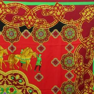 VERSACE シルクスカーフ ストール ショール 大判 総柄 馬具柄 イタリア製 レッド系 赤系 0221