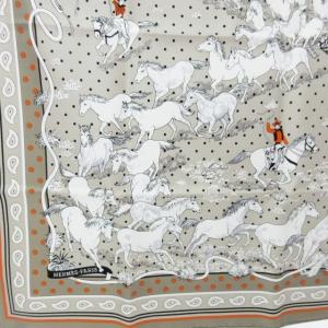 HERMES 22AW カレ55 LES MUSTANGS BANDANA シルクスカーフ 野生馬 総柄 GRIS