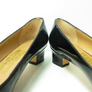 Salvatore Ferragamo パンプス シューズ エナメル ヒール べっ甲調 ゴールド金具 66039 黒 ブラック 6.5D 約23cm 0202 IBO47