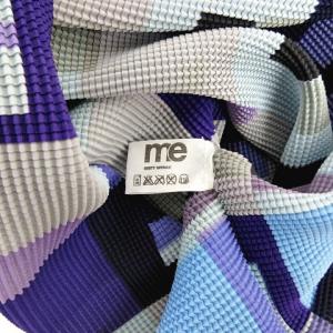 me ISSEY MIYAKE プリーツカットソー ハイネック 五分袖 総柄 ブルー系 青 紫 紺