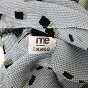 me ISSEY MIYAKE ハイネック プリーツカットソー ノースリーブ 総柄 ライトブルー 水色