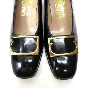 Salvatore Ferragamo ゴールドバックルガラスレザーパンプス 5 1 ブラック 