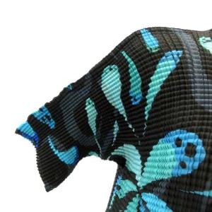 ISSEY MIYAKE ハイネック プリーツプルオーバー 花柄 黒 ブラック マルチカラー 02