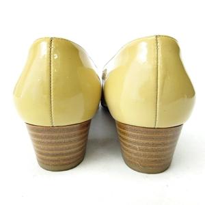 Salvatore Ferragamo ヴァラリボン パンプス エナメル パテントレザー 7 ベージュ