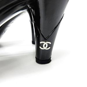 CHANEL サンダル ココマーク カメリア エナメル パテント ストラップ ヒール ブラック