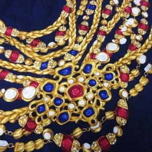 CHANEL 美品 シルク100％ チェーン 宝石 柄 スカーフ ストール ショール ネイビー ゴールド マルチカラー WY