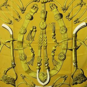 HERMES-PARIS シルクスカーフ ゴールド装飾 HERMES-PARIS シルクスカーフ ゴールド装飾