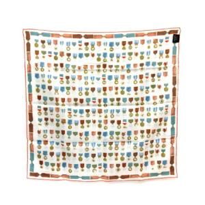 HERMES カレH 65 Tableau d'Honneur スカーフ メダル柄 シルク混 ホワイト