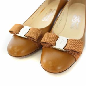 Salvatore Ferragamo ヴァラリボン パンプス ラウンドトゥ レザー 7C 24.5cm 茶 キャメル