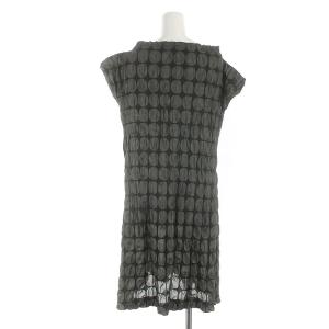 PLEATS PLEASE ISSEY MIYAKE イッセイミヤケ 立体加工ワンピースひざ丈 半袖 ドット柄 グレー カーキ
