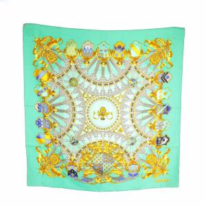 スカーフ 絹 シルク カレ90 BRITISH HERALDRY 英国紋章 ロゴ 総柄 エメラルドグリーン ゴールド色