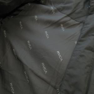 RVCA 中綿ジャケット ジップアップ フーディ ロゴ M 黒 ブラック /AO10 GY01