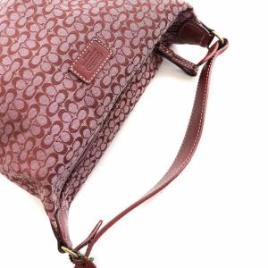 COACH ポーチ 小物入れ ハンドバッグ ミニシグネチャー キャンバス レザー スエード ロゴ チャーム付き 赤 レッド GY18