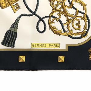 HERMES LES CLES レ クレ カレ 90 スカーフ 絹 シルク 鍵柄 総柄 ロゴ 黒 ブラック 白 ホワイト ゴールド色