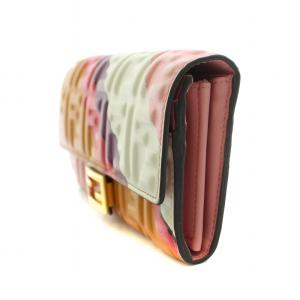 FENDI BAGUETTE コンチネンタル ウォレット エンボス加工 ズッカ柄 FFロゴ マルチカラー