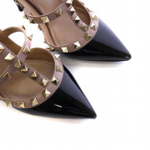 VALENTINO GARAVANI パンプス ピンヒール ロックスタッズ ポインテッドトゥ レザー エナメル 35 22.5cm ベージュ 黒 ブラック GY18