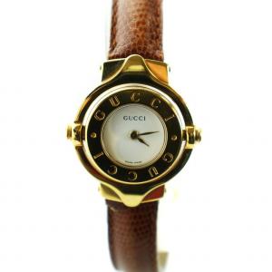 腕時計 ウォッチ クォーツ ロゴ 白文字盤 ゴールド色 茶 ブラウン 0059809 GY18