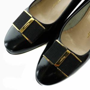 Salvatore Ferragamo パンプス エナメル ラウンドトゥ チャンキーヒール ロゴ 5.5 23.5cm 黒 ブラック