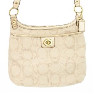 ショルダーバッグ キャンバス レザー ターンロック ラメ シグネチャー チャーム付き ベージュ F19260