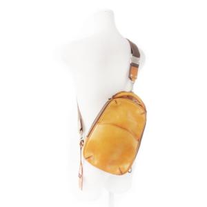 HERGOPOCH ボディバッグ ワンショルダー レザー チャーム付き 茶 ブラウン