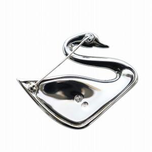 SWAROVSKI ピンブローチ アクセサリー クリスタル ラインストーン ロゴ 白鳥 スワン シルバー色 GY18 /MQ