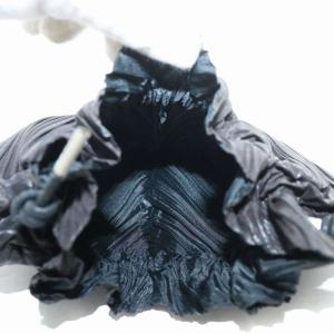 ISSEY MIYAKE 巾着 ポーチ 小物入れ ミニ プリーツ 黒 ブラック /XZ GY11
