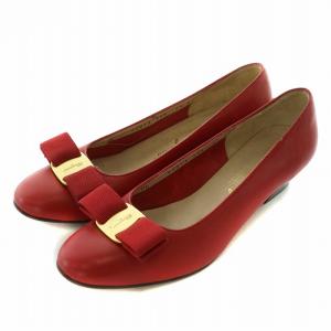 ヴァラリボン パンプス レザー ラウンドトゥ チャンキーヒール ロゴ ゴールド金具 5.5 23cm 赤