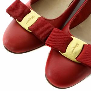 Salvatore Ferragamo ヴァラリボン パンプス レザー ラウンドトゥ チャンキーヒール ロゴ ゴールド金具 5.5 23cm 赤