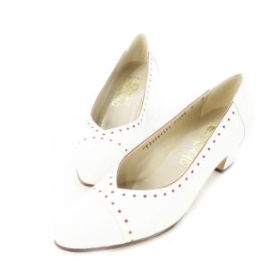 パンプス ミドルヒール アーモンドトゥ レザー 革 パンチング 2重貼り 6 23.0cm 白 ホワイト