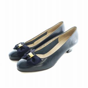 パンプス ラウンドトゥ ヴァラ リボン ロゴ レザー 8 25.5cm 紺 ネイビー GY11 /MQ