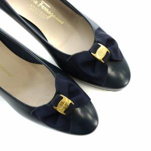 Salvatore Ferragamo パンプス ラウンドトゥ ヴァラ リボン ロゴ レザー 8 25.5cm 紺 ネイビー GY11 /MQ