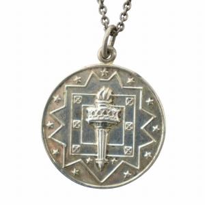 ネックレス アクセサリー 聖火 ペンダント コイン ロゴ シルバー色 GY11 /MQ OH